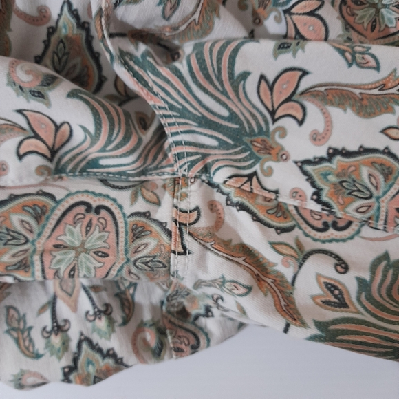 ● CHICO'S | So Slimming Girlfriend Silm Leg Ankle Jean - Picture 13 of 16